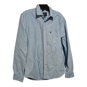 American Eagle Light Blue Button-Up Shirt. Size M.